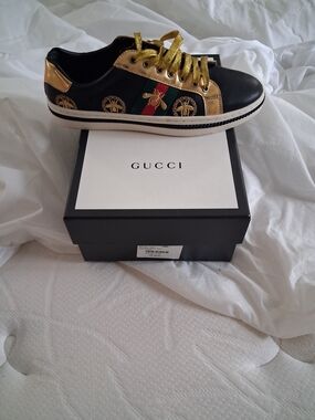 Gucci Black & Gold Low-Top Sneaker